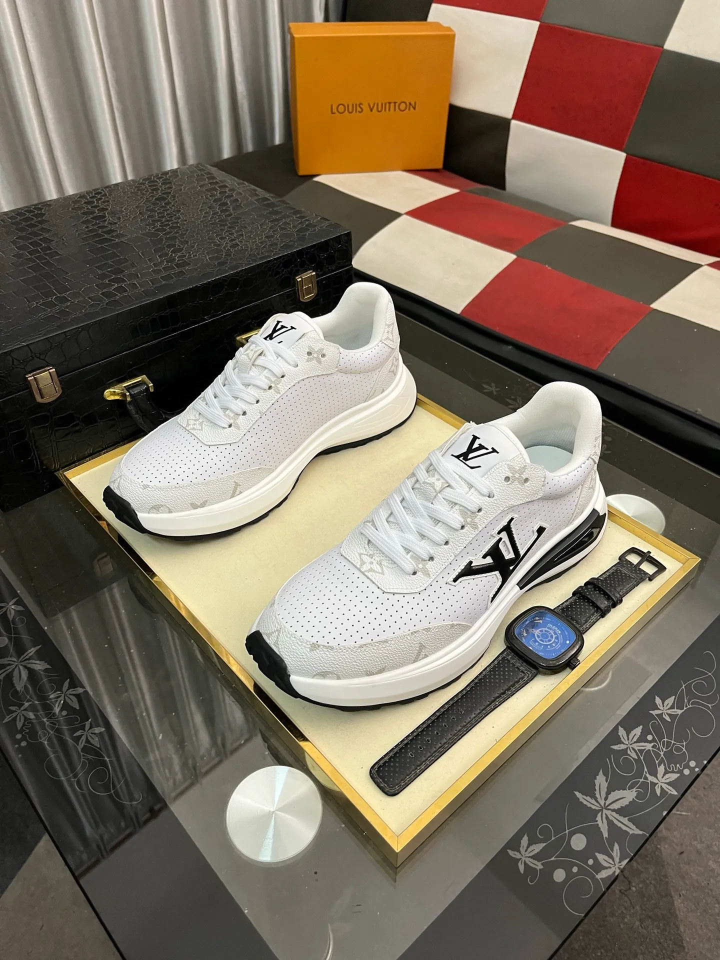 Men's shoes 💰458⌚️⌚️【LOUlS VUlTTON】Louis Vuitton ~ unique and casual style. LV counter purchasing 🏃casual shoes😍😍 Men's 2022 counters are on sale simultaneously, Italian imported brands select first-layer Italian cowhide. 🐑Sheepskin lining (refuses to discolor and rub feet) Sole: Original sole specially provided by the original factory 🎬Better in kind Size number: 38-443️⃣Colors available